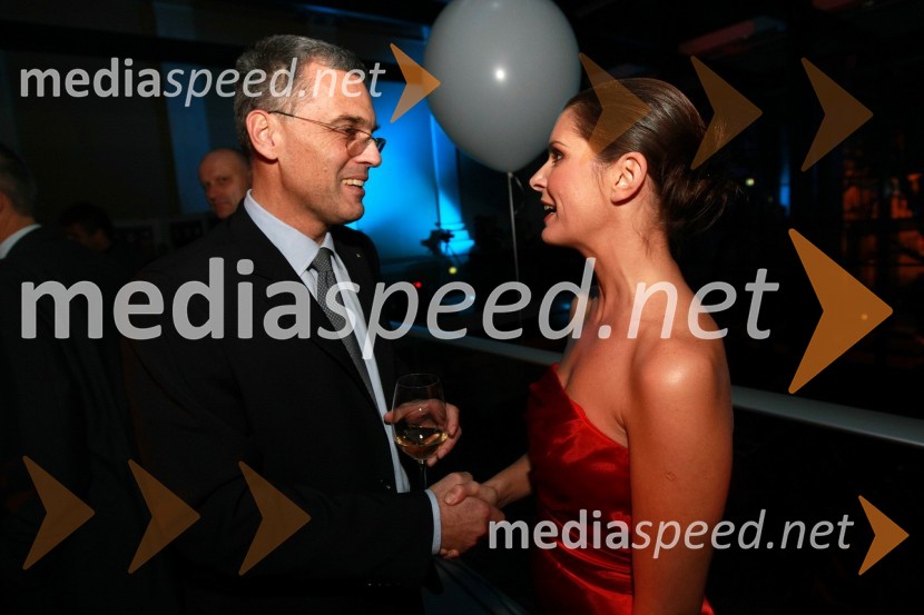 Črtomir Remec, predsednik Inženirske zbornice Slovenije (IZS) in Bernarda Žarn, povezovalka prireditveInženirska zbornica Slovenije, Podelitev nagrad za inovativnost 2009