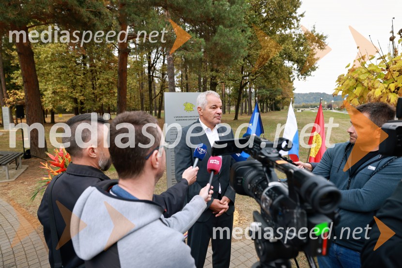 Slovesno odkritje spominsko-informativne table v spomin gasilcem, Pokopališče Dobrava