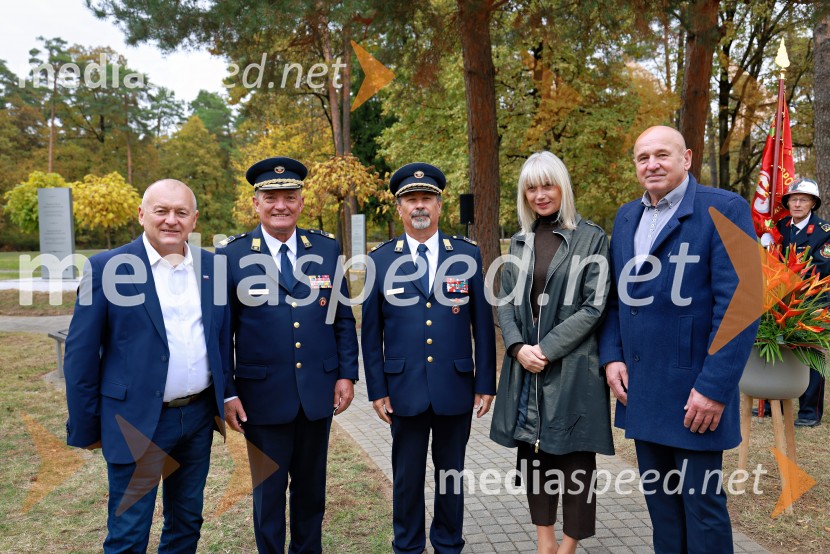 Slovesno odkritje spominsko-informativne table v spomin gasilcem, Pokopališče Dobrava