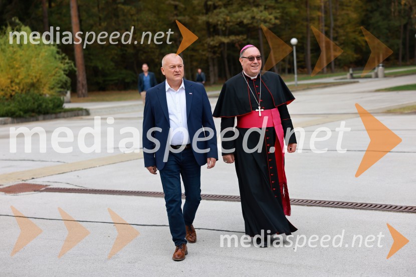 Slovesno odkritje spominsko-informativne table v spomin gasilcem, Pokopališče Dobrava