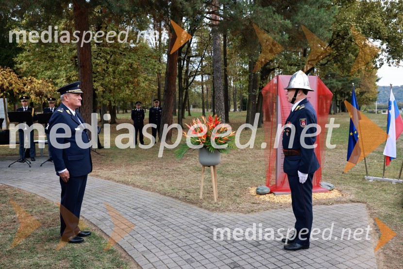 Slovesno odkritje spominsko-informativne table v spomin gasilcem, Pokopališče Dobrava