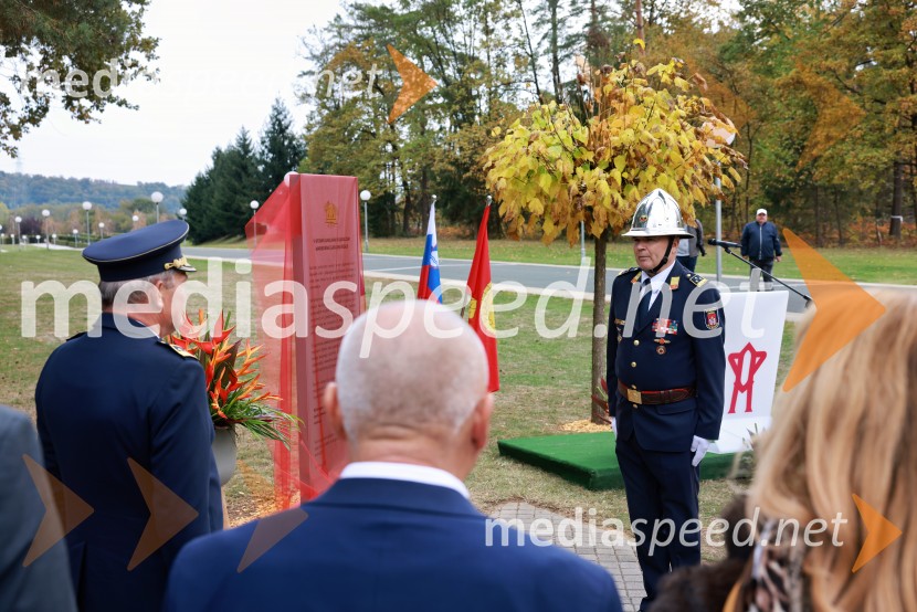 Slovesno odkritje spominsko-informativne table v spomin gasilcem, Pokopališče Dobrava