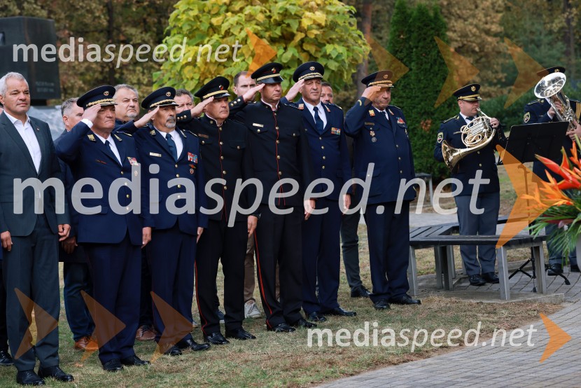 Slovesno odkritje spominsko-informativne table v spomin gasilcem, Pokopališče Dobrava