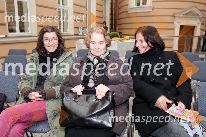 Alenka Veler, revija Ciciban, Ančka Godec Gošnik, ilustratorka in Irena Matko Lukan, urednica revije CicibanOdprtje razstave UNICEF-ovih voščilnic