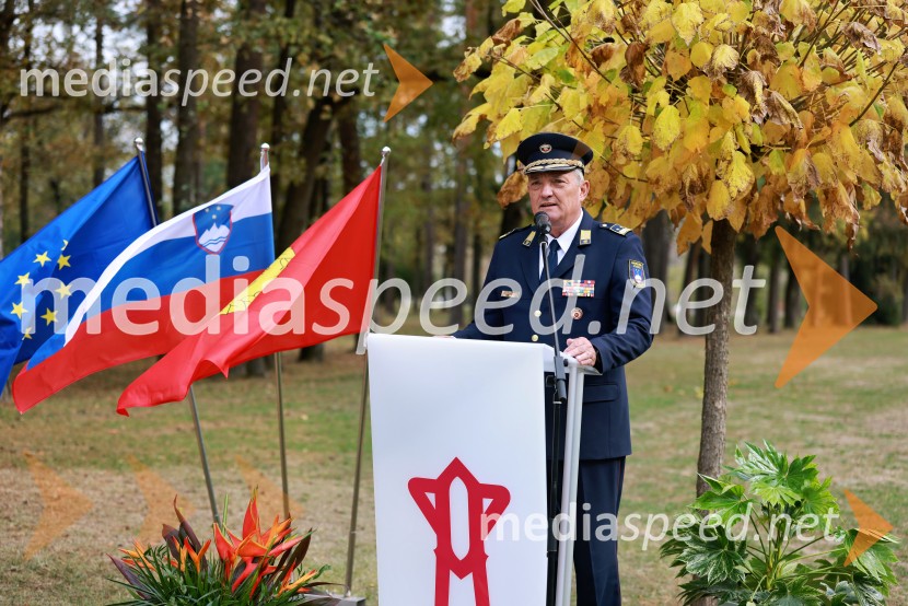 Slovesno odkritje spominsko-informativne table v spomin gasilcem, Pokopališče Dobrava