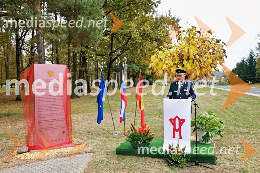 Slovesno odkritje spominsko-informativne table v spomin gasilcem, Pokopališče Dobrava
