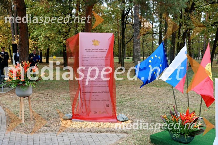 Slovesno odkritje spominsko-informativne table v spomin gasilcem, Pokopališče Dobrava