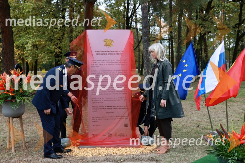 Slovesno odkritje spominsko-informativne table v spomin gasilcem, Pokopališče Dobrava