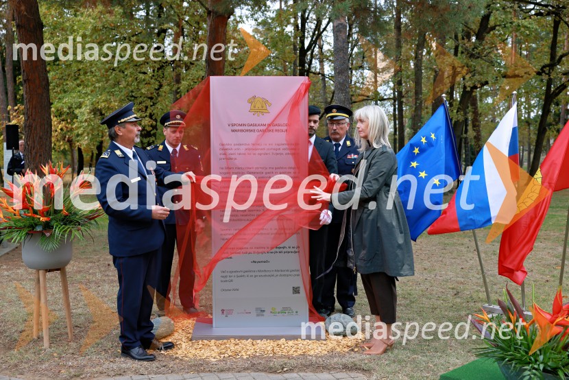 Slovesno odkritje spominsko-informativne table v spomin gasilcem, Pokopališče Dobrava