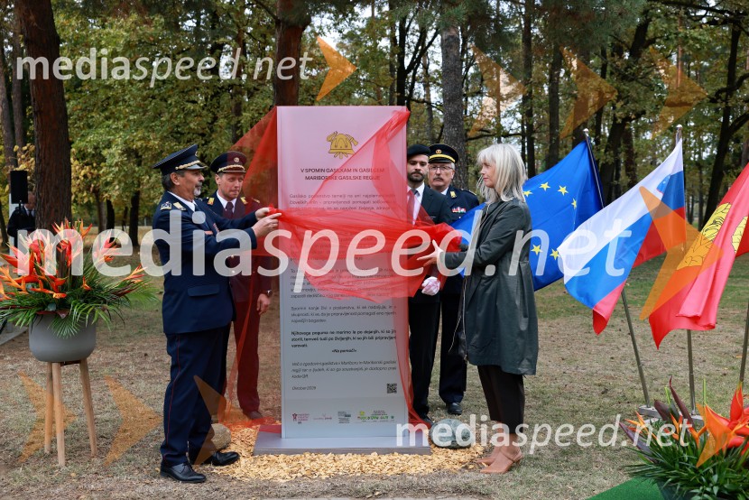 Slovesno odkritje spominsko-informativne table v spomin gasilcem, Pokopališče Dobrava