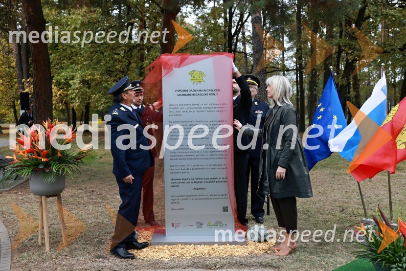Slovesno odkritje spominsko-informativne table v spomin gasilcem, Pokopališče Dobrava