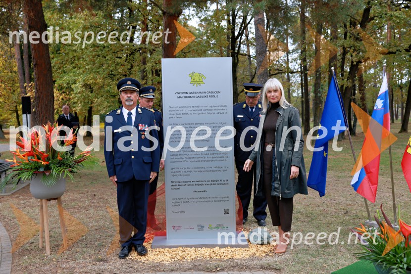 Slovesno odkritje spominsko-informativne table v spomin gasilcem, Pokopališče Dobrava