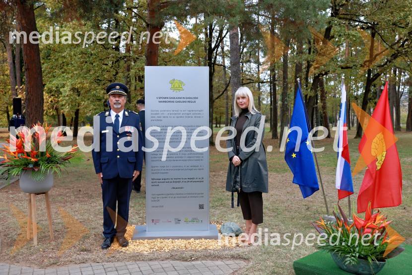 Slovesno odkritje spominsko-informativne table v spomin gasilcem, Pokopališče Dobrava