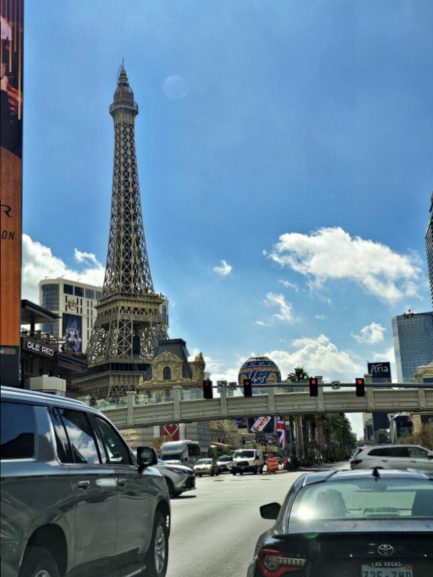 Las Vegas, ZDAKako so casinoji postali simbol glamurja in prestiža?