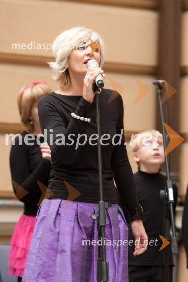 Eva Kozlevčar, glasbenicaOdprtje razstave UNICEF-ovih voščilnic