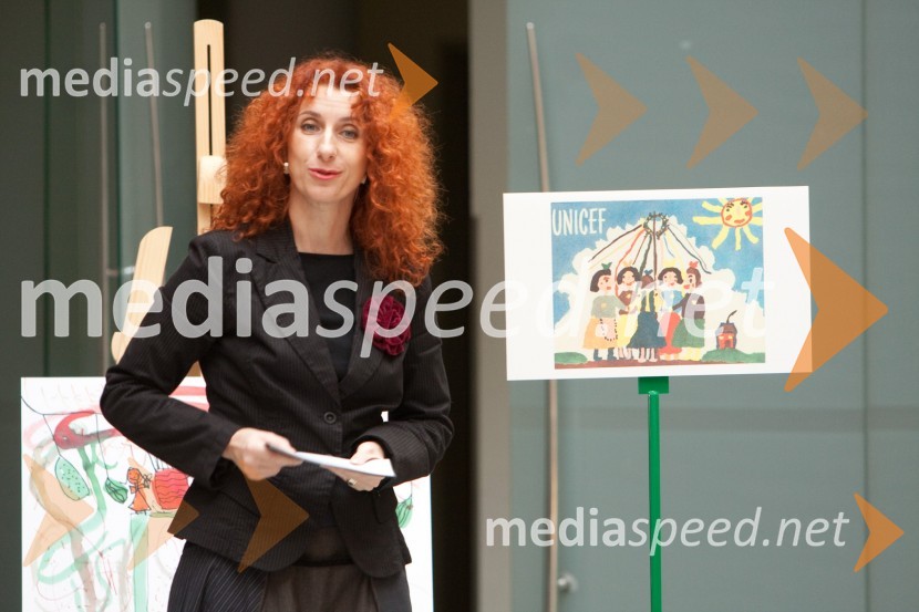 Vita Mavrič, pevka ter ambasadorka UNICEF-aOdprtje razstave UNICEF-ovih voščilnic