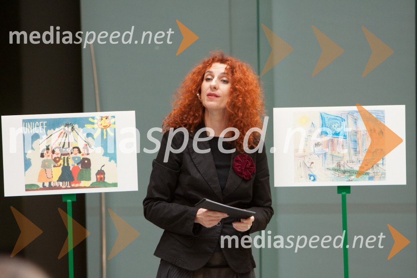 Vita Mavrič, pevka ter ambasadorka UNICEF-aOdprtje razstave UNICEF-ovih voščilnic