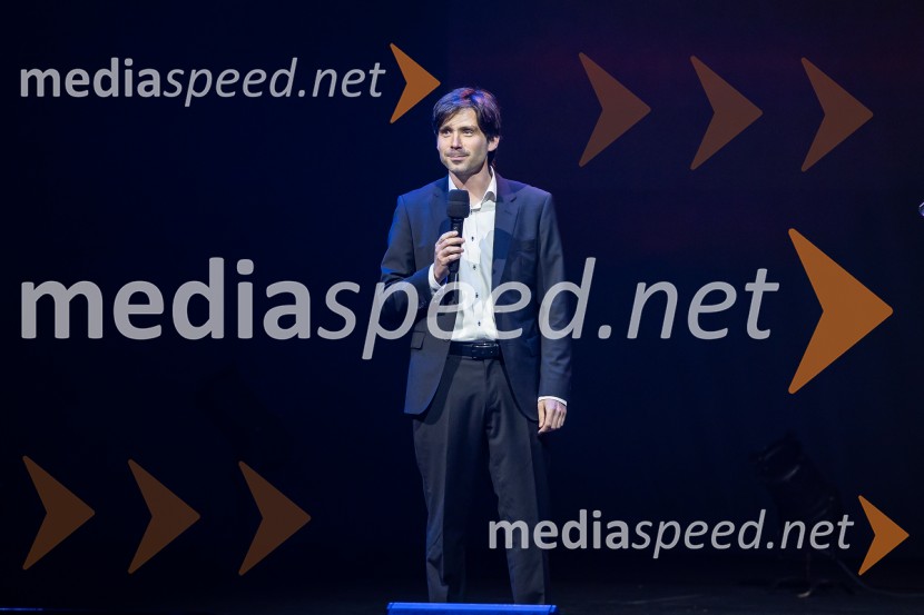 Bojan Emeršič, Vid Valič in Tilen Artač združili moči na Standup velešovu