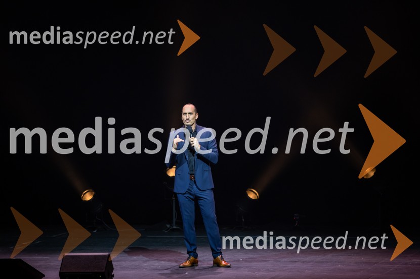 Bojan Emeršič, Vid Valič in Tilen Artač združili moči na Standup velešovu