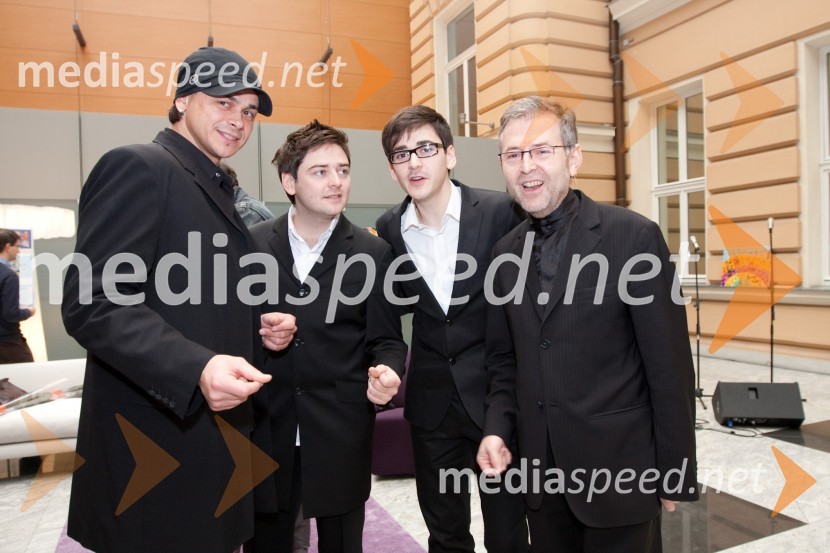 Glasbena skupina Time to timeOdprtje razstave UNICEF-ovih voščilnic