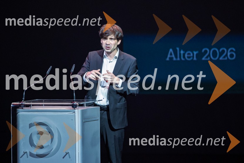 Bojan Emeršič, Vid Valič in Tilen Artač združili moči na Standup velešovu