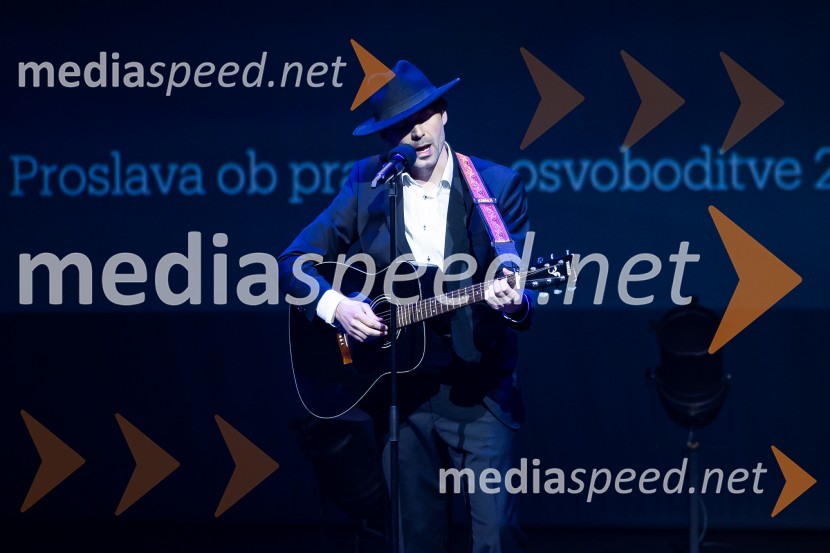 Bojan Emeršič, Vid Valič in Tilen Artač združili moči na Standup velešovu