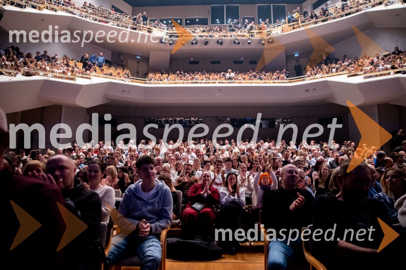 Bojan Emeršič, Vid Valič in Tilen Artač združili moči na Standup velešovu