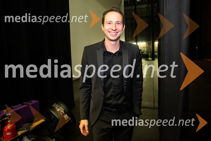 Bojan Emeršič, Vid Valič in Tilen Artač združili moči na Standup velešovu