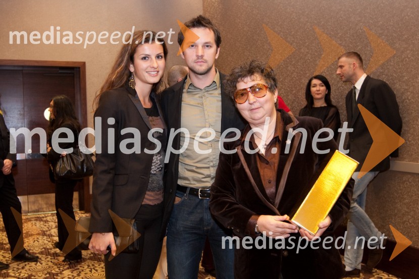 	Marko Jaušovec, arhitekt in soproga Sanja in Dragica Petrovič, producentka in režiserkaTrend, podelitev nagrad