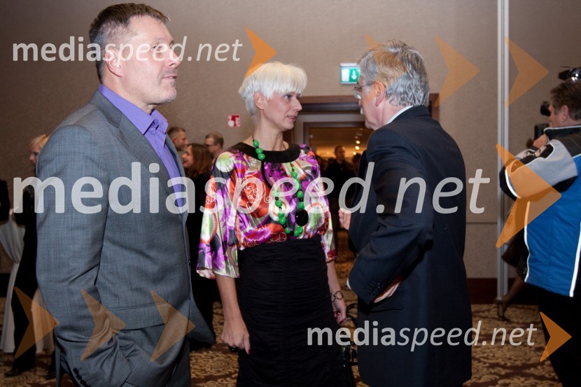 Bojan Požar, glavni in odgovorni urednik spletnega časopisa Požareport, Barbra Drnač, plesna novinarka in Petar Radović, odgovorni urednik razvedrilnega programa RTV SlovenijaTrend, podelitev nagrad
