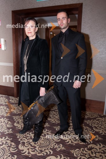 	Marjeta Grošelj, oblikovalka torbic in njen sin, Gašper Grošelj, manekenTrend, podelitev nagrad