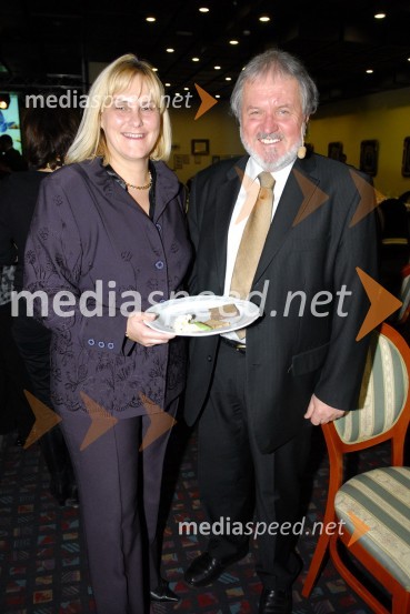 Mag. Darja Radič, državna sekretarka na Ministrstvu za gospodarstvo in prof. dr. Janez Bogataj, etnolog ter začetnik projekta Okusiti SlovenijoOkusiti Slovenijo