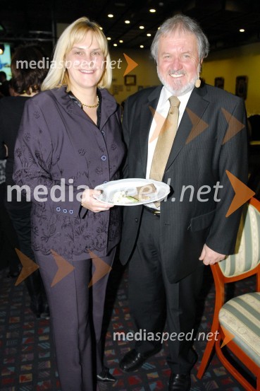 Mag. Darja Radič, državna sekretarka na Ministrstvu za gospodarstvo in prof. dr. Janez Bogataj, etnolog ter začetnik projekta Okusiti SlovenijoOkusiti Slovenijo