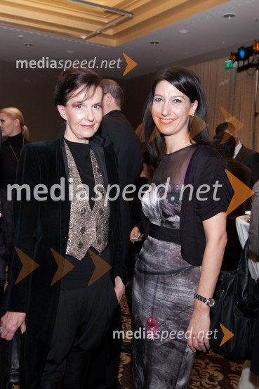 	 Marjeta Grošelj, oblikovalka torbic in Petra Kancler, novinarkaTrend, podelitev nagrad