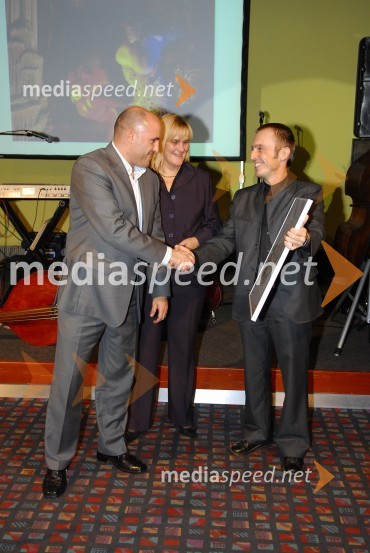 Predstavnik Gajinega kraljestva v Postonjski jami, prejemniki nagrade Bronasti sejalec, mag. Darja Radič, državna sekretarka na Ministrstvu za gospodarstvo in ...Okusiti Slovenijo