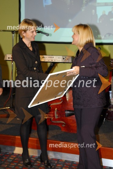 Predstavnica Zavoda za turizem Kranj, prejemniki nagrade Srebrni sejalec in mag. Darja Radič, državna sekretarka na Ministrstvu za gospodarstvoOkusiti Slovenijo