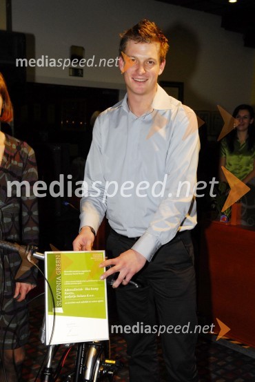 Predstavnik podjetja Solane d.o.o. prejemniki Priznanja za najboljše zelene prakse slovenskega turizmaOkusiti Slovenijo