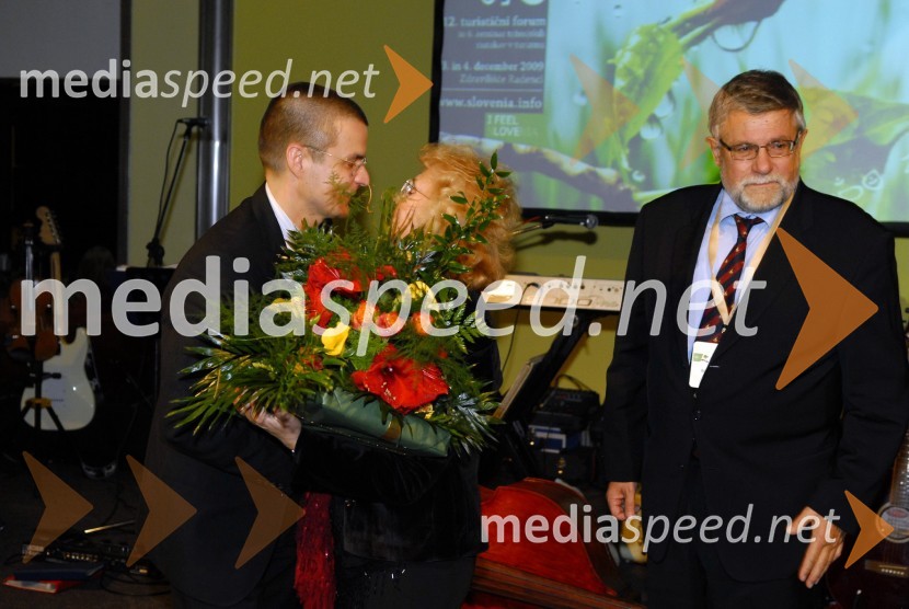 Dimitrij Piciga, direktor Slovenske turistične organizacije, Franca Mandelli in Boris Bajželj, predstavništvo Slovenske turistične organizacije v ItalijiOkusiti Slovenijo