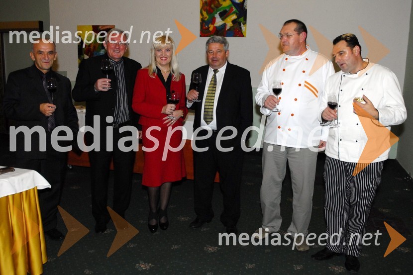 Boris Vrhovec, direktor podjetja Auditoria, Drago Bulc, novinar, Olga Belec, direktorica gostinstva Lovenjak, Franci Jezeršek, Hiša kulinarike Jezeršek, Aleksander Topolšek, gostinstvo Šavel in Marjan Vidovič, gostinstvo Črni baronOkusiti Slovenijo