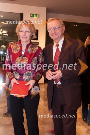 Doro Hvalica, vodja pogajalske skupine javnega sektorja in njegova soproga Cvetka ZavršnikPomladno prebujenje, premiera mjuzikla v MGL