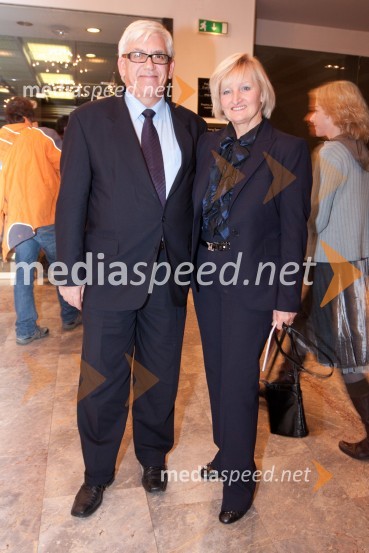 Aleks Štakul, nekdanji generalni direktor RTV Slovenija s soprogo MartoPomladno prebujenje, premiera mjuzikla v MGL