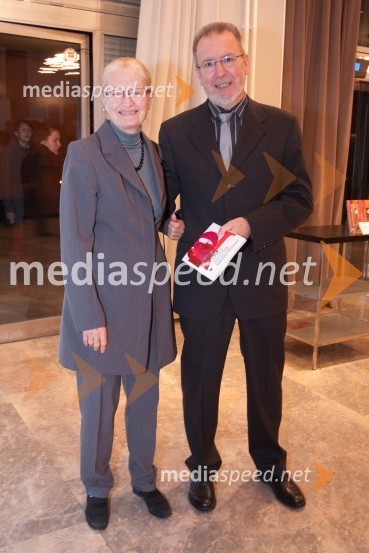 	Aleš Jan, nekdanji predsednik upravnega odbora Prešernovega sklada in redni profesor za področje radijske igre in režije s soprogoPomladno prebujenje, premiera mjuzikla v MGL