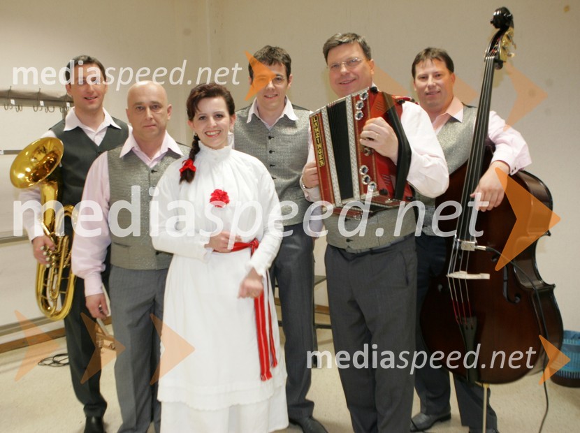 Ansambel Vrisk: Matej, Jože, Beti, Rok, Jože in JernejSlovenska polka in valček