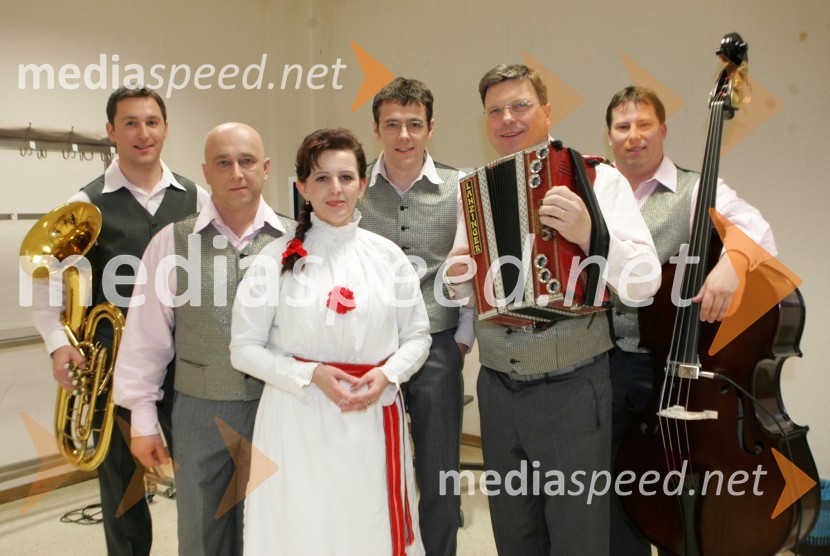 Ansambel Vrisk: Matej, Jože, Beti, Rok, Jože in JernejSlovenska polka in valček