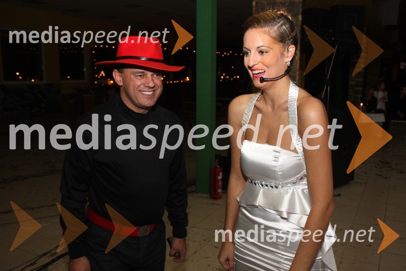 Branko Jovanovič Brendi, pevec ter Mihaela Margan - Miša, novinarka, Playboyeva zajčica in voditeljica oddajeTV Pika, snemanje novoletne oddaje