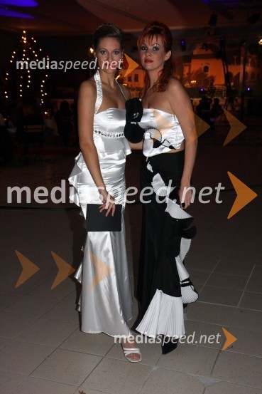 Mihaela Margan - Miša, novinarka, Playboyeva zajčica in voditeljica oddaje ter Stančka Šukalo Šeško, manekenka in voditeljica oddajeTV Pika, snemanje novoletne oddaje