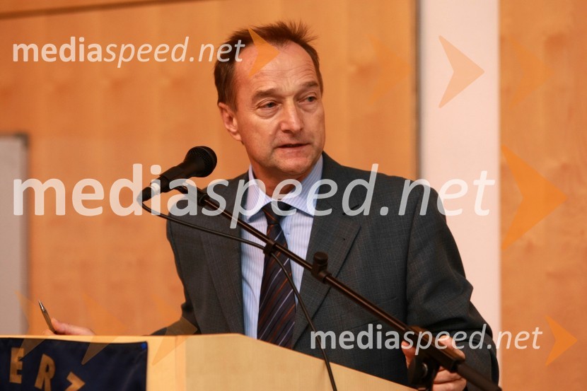 Prof. dr. Franci Čuš, predsednik Upravnega odbora Društva univerzitetnih profesorjev MariborUniverza v Mariboru, okrogla miza o raziskovalnih projektih