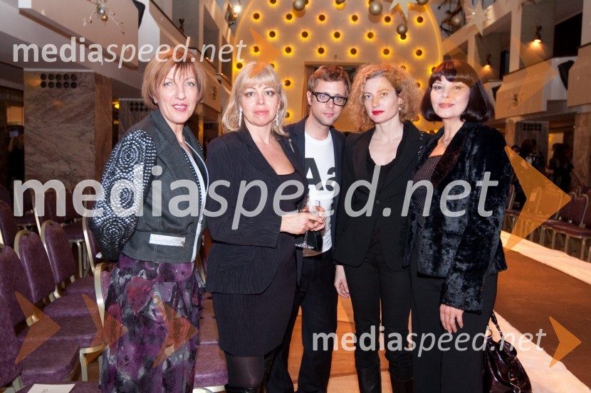 Vika Potočnik, nekdanja ljubljanska županja, Karin Košak, profesorica na naravoslovnotehniški fakulteti, Aljoša Krošlin Grlj, modni urednik revije Mens Health, Hermina Kovačič, urednica Diners Magazine in Nina Gazibara, nekdanja manekenkaI know you want me-young fresh creative, modna revija