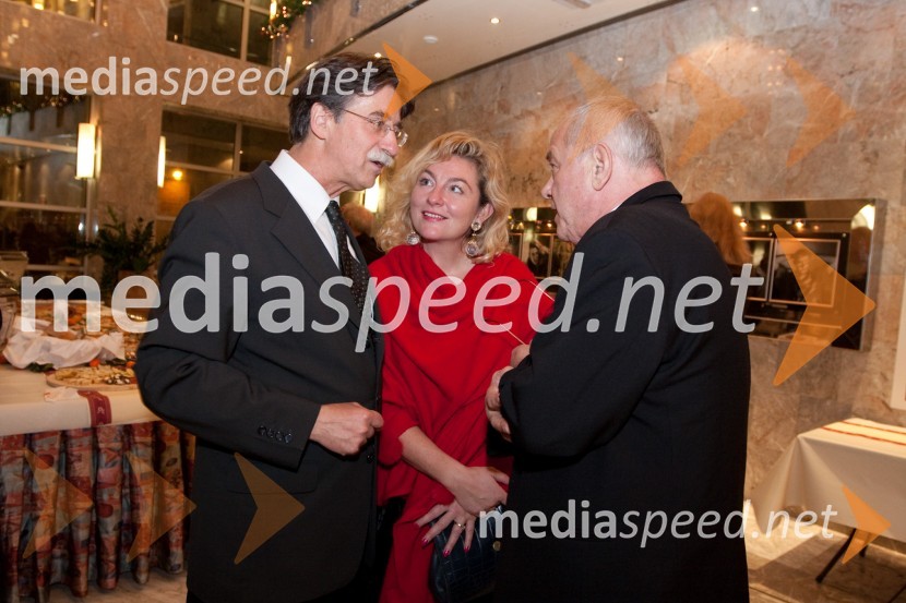 Jožko Čuk, v.d. direktorja Slovenskega narodnega gledališča (SNG) Nova Gorica, dr. Evita Leskovšek in Bine Matoh, igralecKaj je resnica, premiera predstave v SNG Nova Gorica