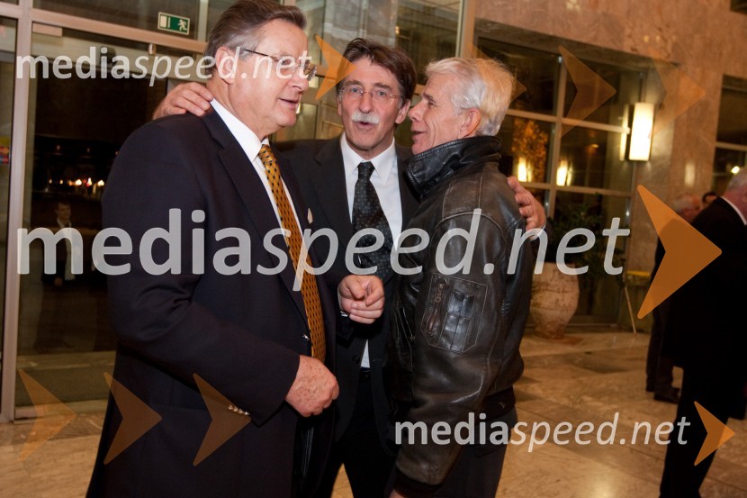 Dušan Mlakar, režiser, Jožko Čuk, v.d. direktorja Slovenskega narodnega gledališča (SNG) Nova Gorica in Ivo Barišič, igralecKaj je resnica, premiera predstave v SNG Nova Gorica
